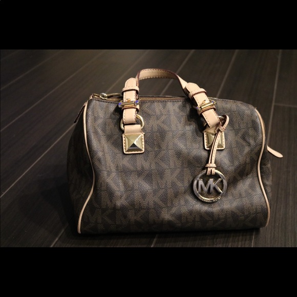 Michael Kors - Picture 1 of 3